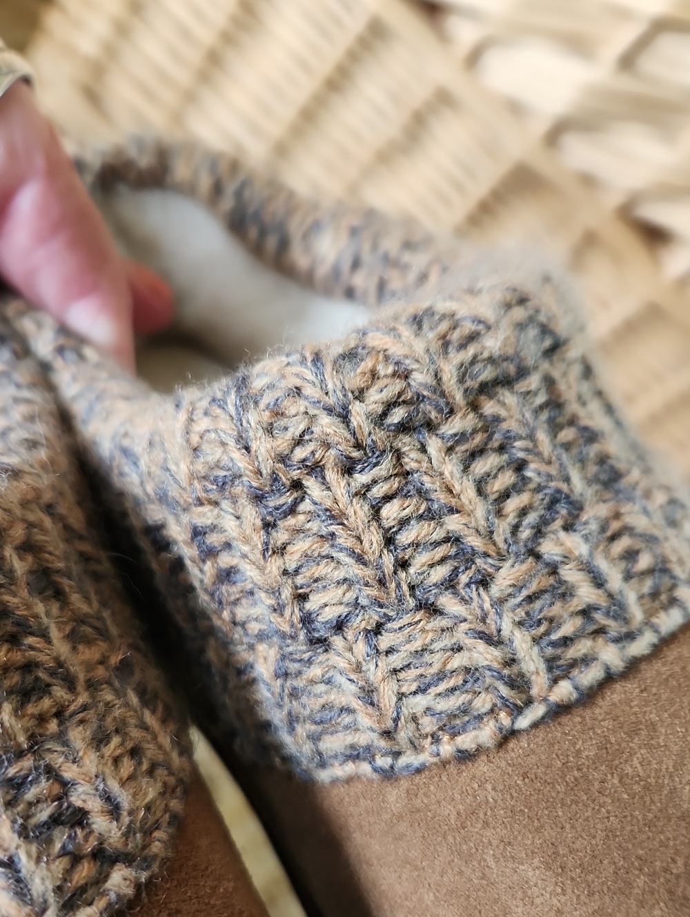 NWT Clarks Women's Suede Sweater Knit Clogs Color Tan Size 7 - Picture 14 of 16